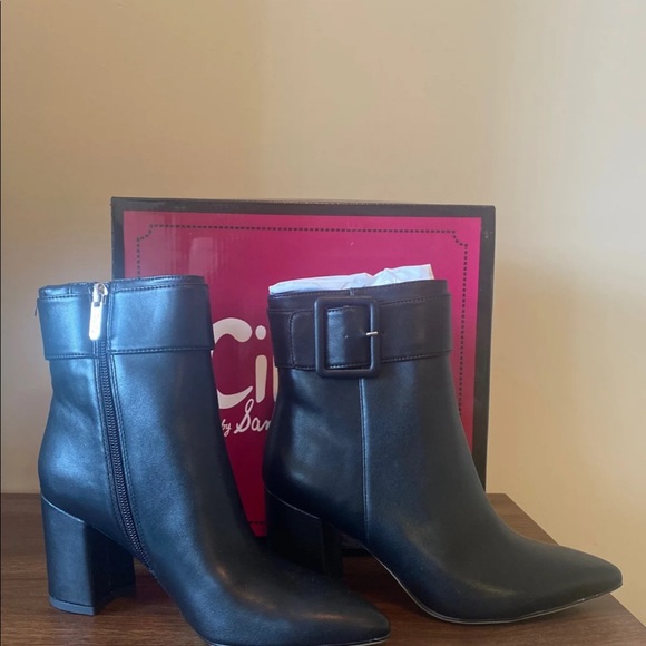 Sam Edelman Booties - Picture 2 of 6